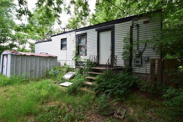 220 NE 1st Street, Moore, OK 73160