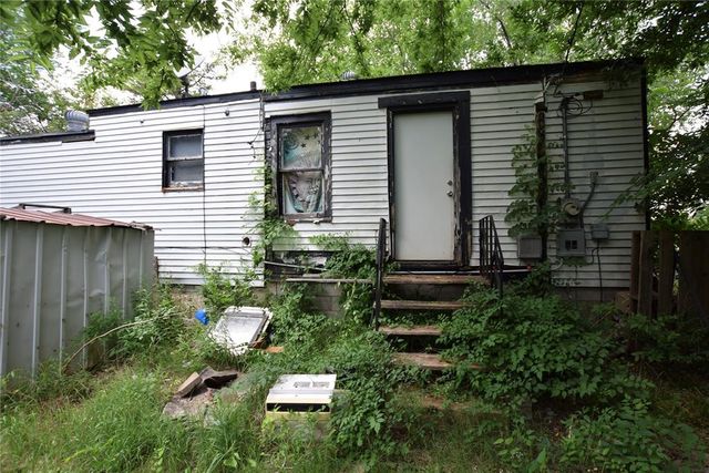 220 NE 1st Street, Moore, OK 73160