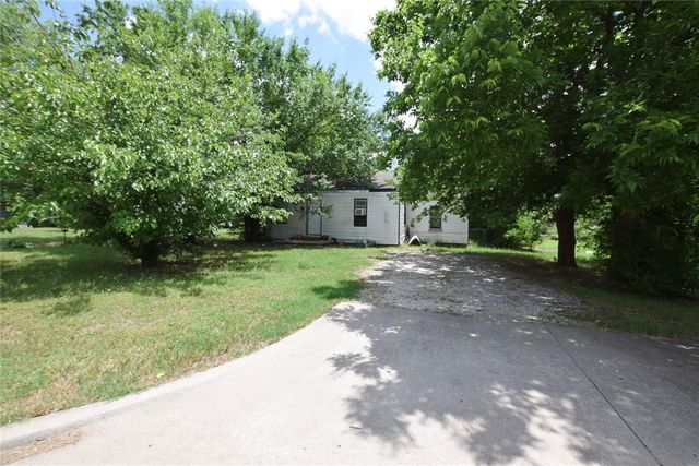 220 NE 1st Street, Moore, OK 73160