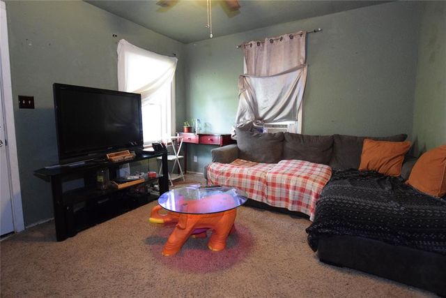 220 NE 1st Street, Moore, OK 73160