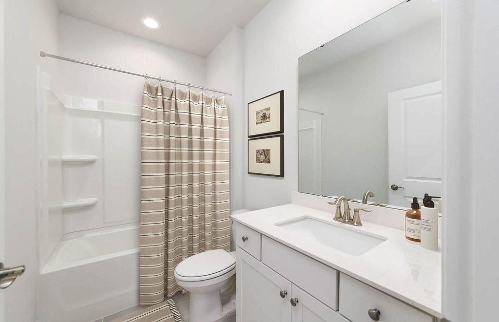 Image 8 of property listing at 841 Meadowbrook Lane, Summerville, SC 29486