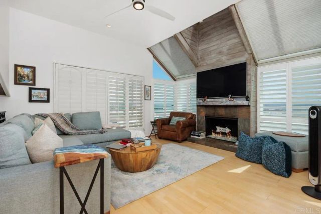 307 Longden Lane, Solana Beach, CA 92075