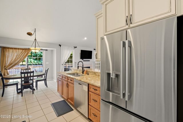 8406 Oxford Woods Ct, Louisville, KY 40222