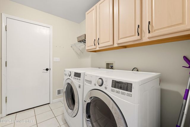 8406 Oxford Woods Ct, Louisville, KY 40222