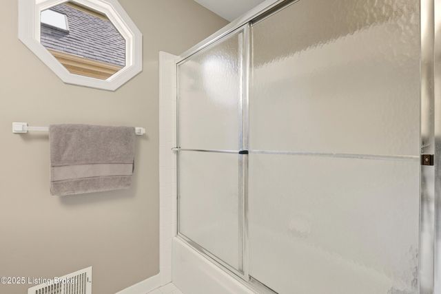 8406 Oxford Woods Ct, Louisville, KY 40222