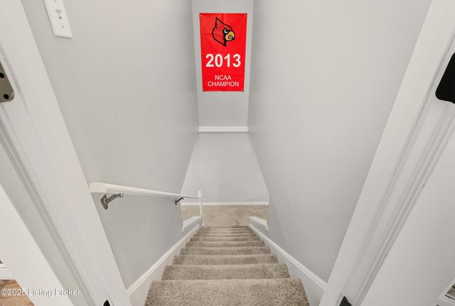 8406 Oxford Woods Ct, Louisville, KY 40222