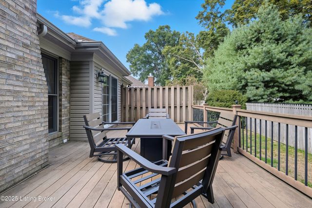 8406 Oxford Woods Ct, Louisville, KY 40222