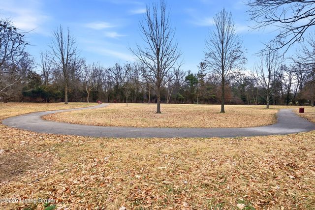 8406 Oxford Woods Ct, Louisville, KY 40222