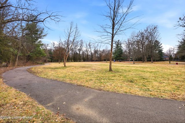 8406 Oxford Woods Ct, Louisville, KY 40222