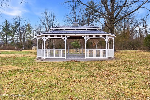 8406 Oxford Woods Ct, Louisville, KY 40222