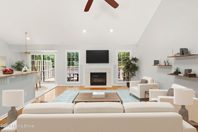 8406 Oxford Woods Ct, Louisville, KY 40222