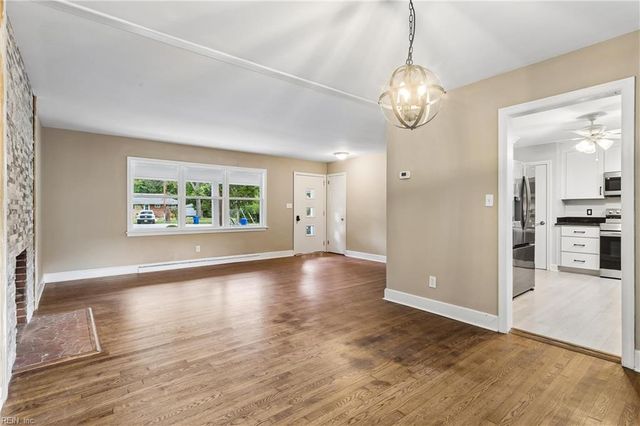 6 Anderson CIR, Newport News, VA 23606