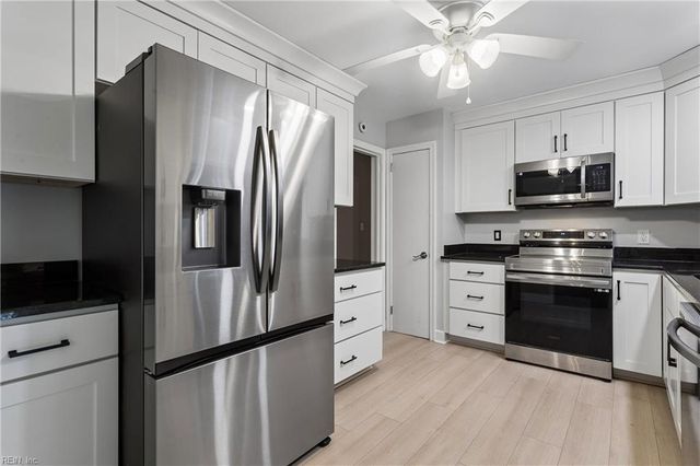 6 Anderson CIR, Newport News, VA 23606
