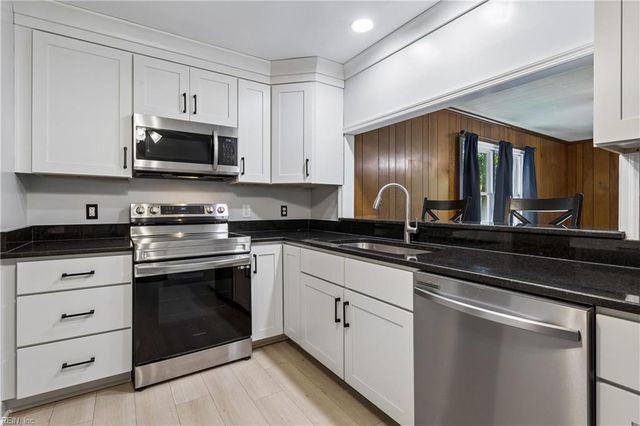 6 Anderson CIR, Newport News, VA 23606