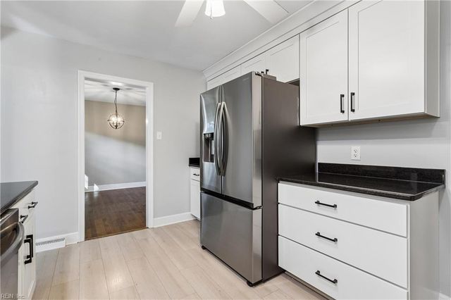 6 Anderson CIR, Newport News, VA 23606