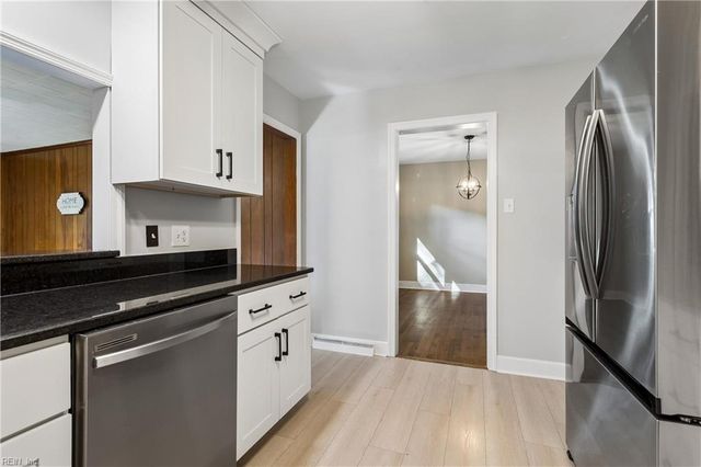 6 Anderson CIR, Newport News, VA 23606