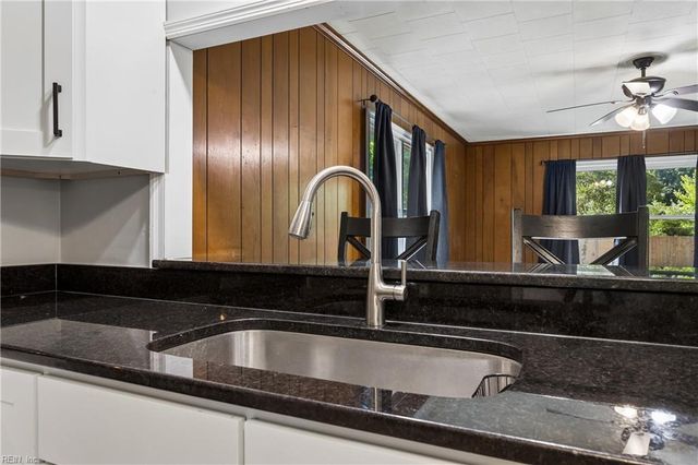 6 Anderson CIR, Newport News, VA 23606