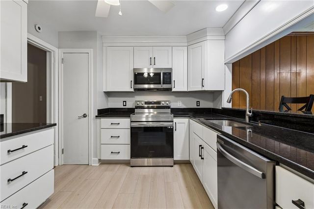 6 Anderson CIR, Newport News, VA 23606