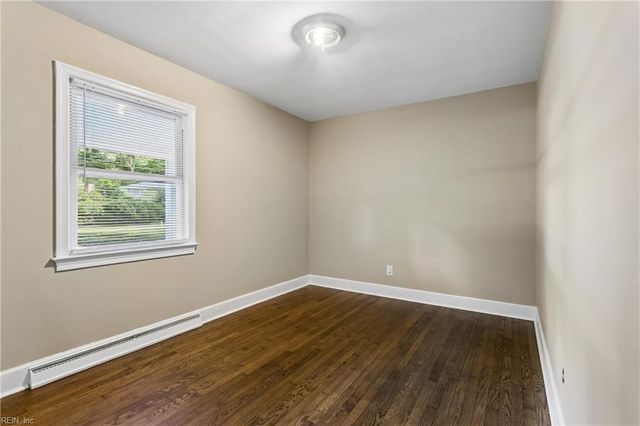 6 Anderson CIR, Newport News, VA 23606