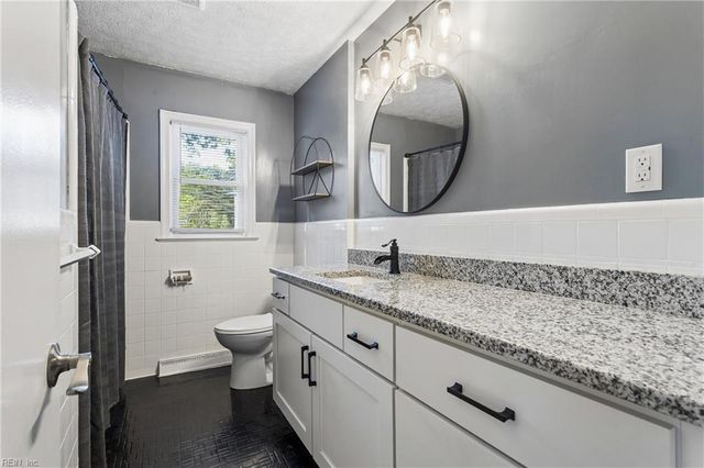 6 Anderson CIR, Newport News, VA 23606