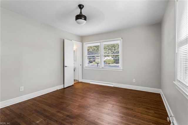 6 Anderson CIR, Newport News, VA 23606