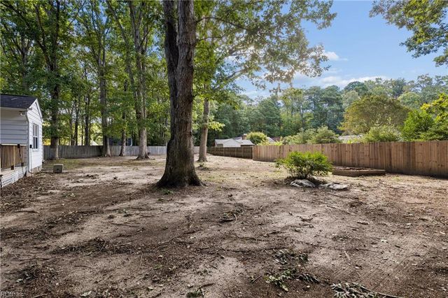 6 Anderson CIR, Newport News, VA 23606