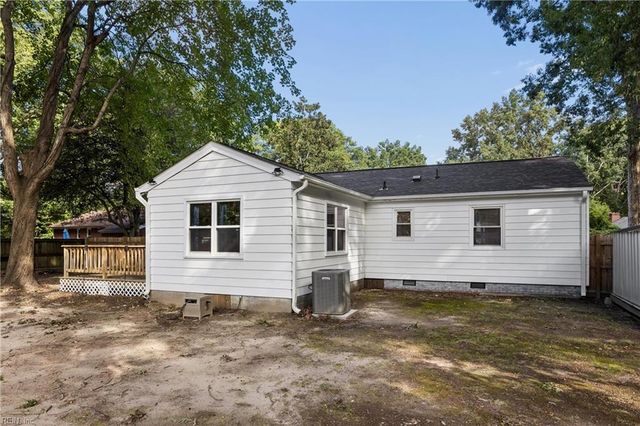 6 Anderson CIR, Newport News, VA 23606