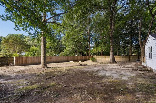 6 Anderson CIR, Newport News, VA 23606