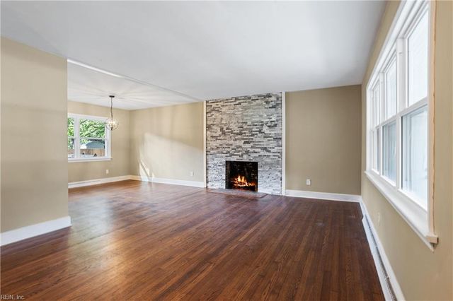 6 Anderson CIR, Newport News, VA 23606
