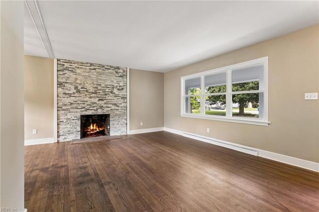 6 Anderson CIR, Newport News, VA 23606