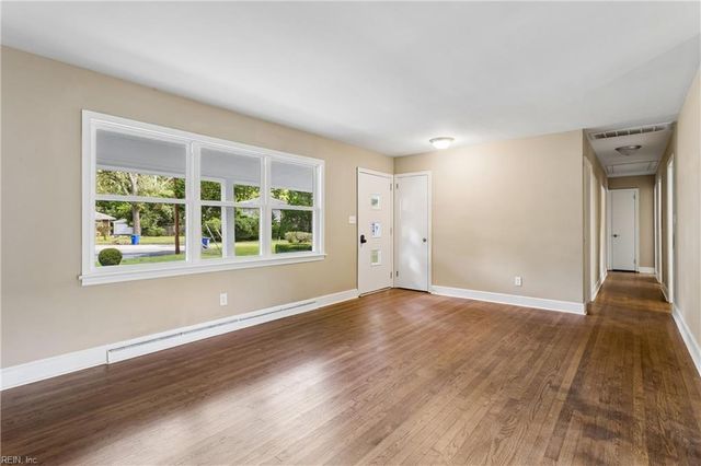 6 Anderson CIR, Newport News, VA 23606