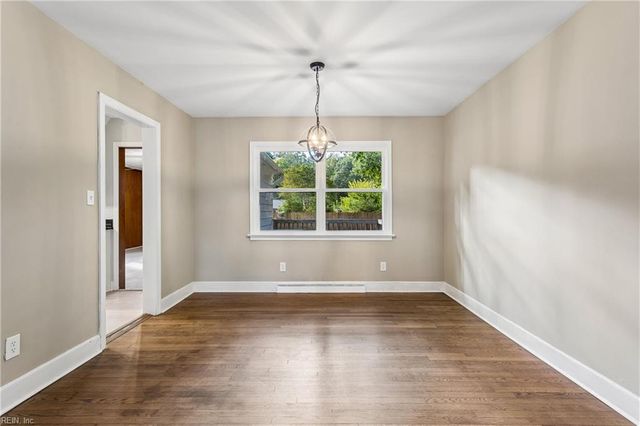 6 Anderson CIR, Newport News, VA 23606