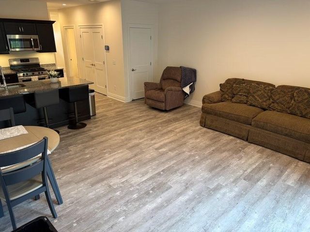 47 Travelers Court, East Greenwich, RI 02818