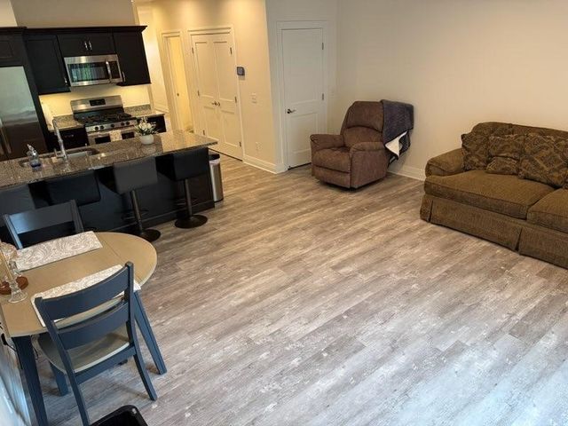 47 Travelers Court, East Greenwich, RI 02818