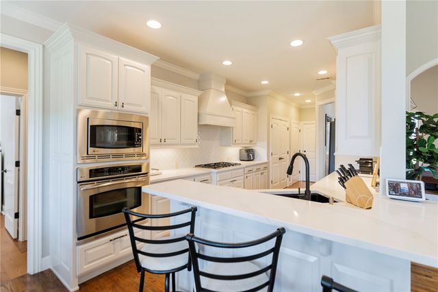 5605 S Chadwick Drive, Rogers, AR 72758