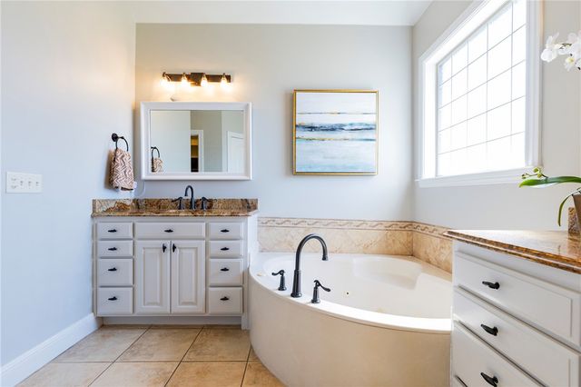 5605 S Chadwick Drive, Rogers, AR 72758