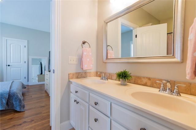 5605 S Chadwick Drive, Rogers, AR 72758