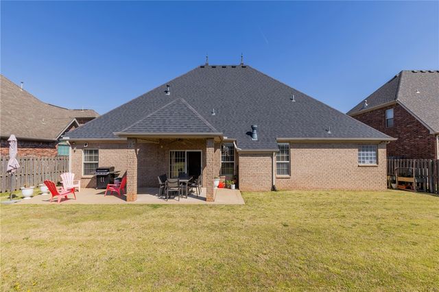 5605 S Chadwick Drive, Rogers, AR 72758