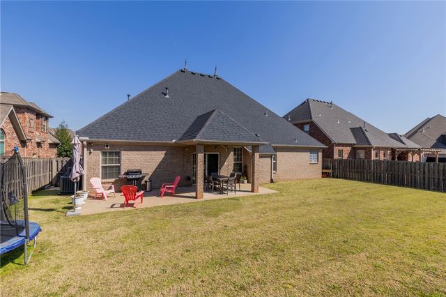 5605 S Chadwick Drive, Rogers, AR 72758