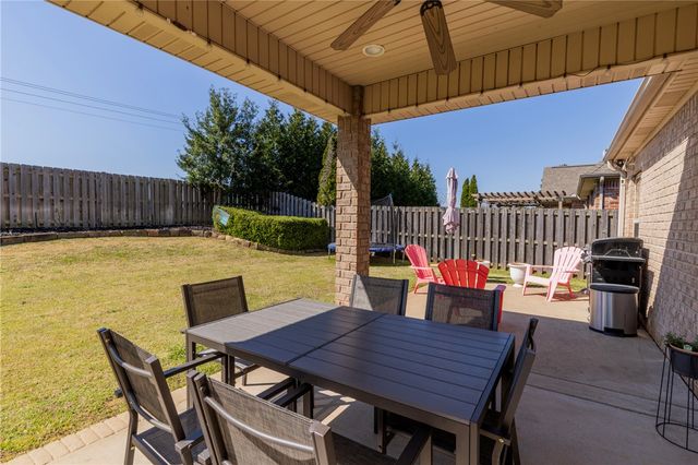 5605 S Chadwick Drive, Rogers, AR 72758