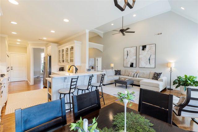 5605 S Chadwick Drive, Rogers, AR 72758