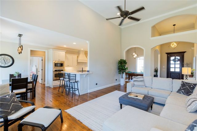 5605 S Chadwick Drive, Rogers, AR 72758