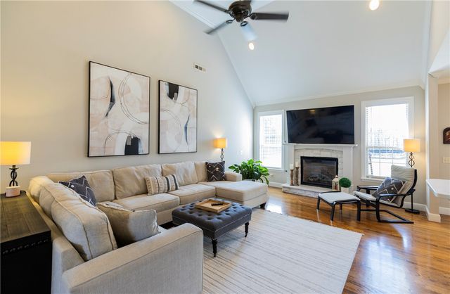 5605 S Chadwick Drive, Rogers, AR 72758