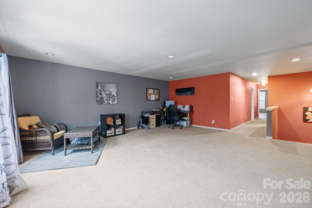 6127 Blue Ash Lane, Charlotte, NC 28215