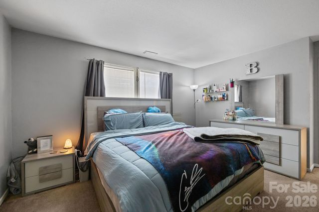 6127 Blue Ash Lane, Charlotte, NC 28215