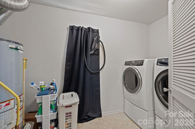 6127 Blue Ash Lane, Charlotte, NC 28215