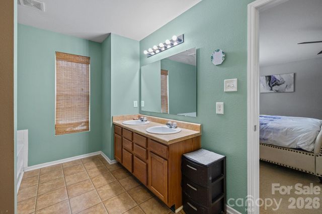 6127 Blue Ash Lane, Charlotte, NC 28215