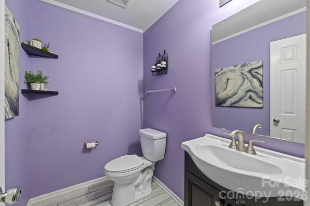 6127 Blue Ash Lane, Charlotte, NC 28215