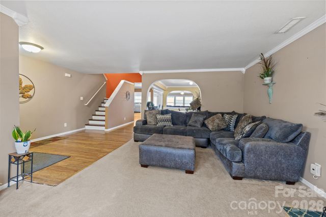 6127 Blue Ash Lane, Charlotte, NC 28215