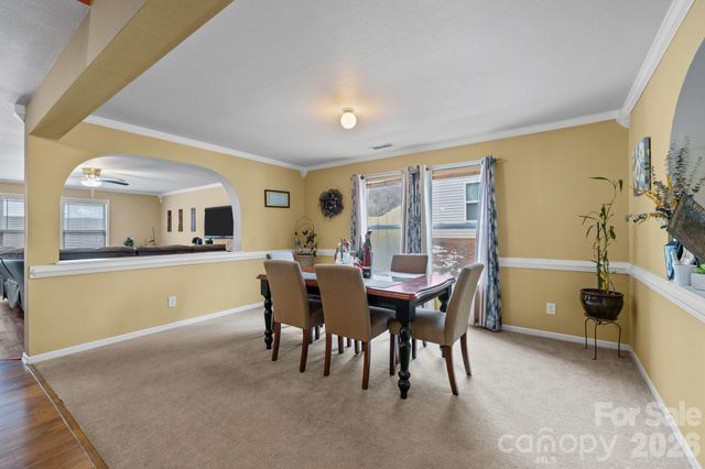 6127 Blue Ash Lane, Charlotte, NC 28215